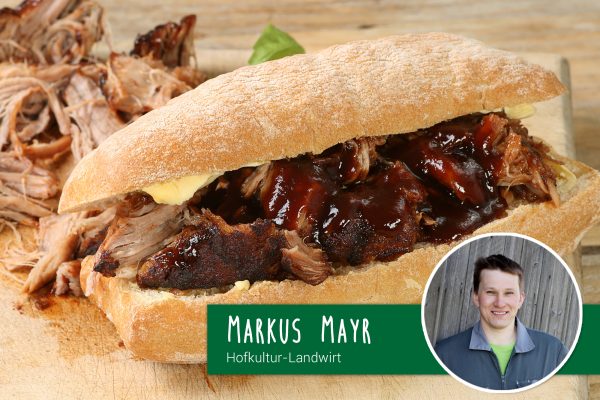 Hofkultur Landwirt Markus Mayr kocht einen Pulled Pork Burger